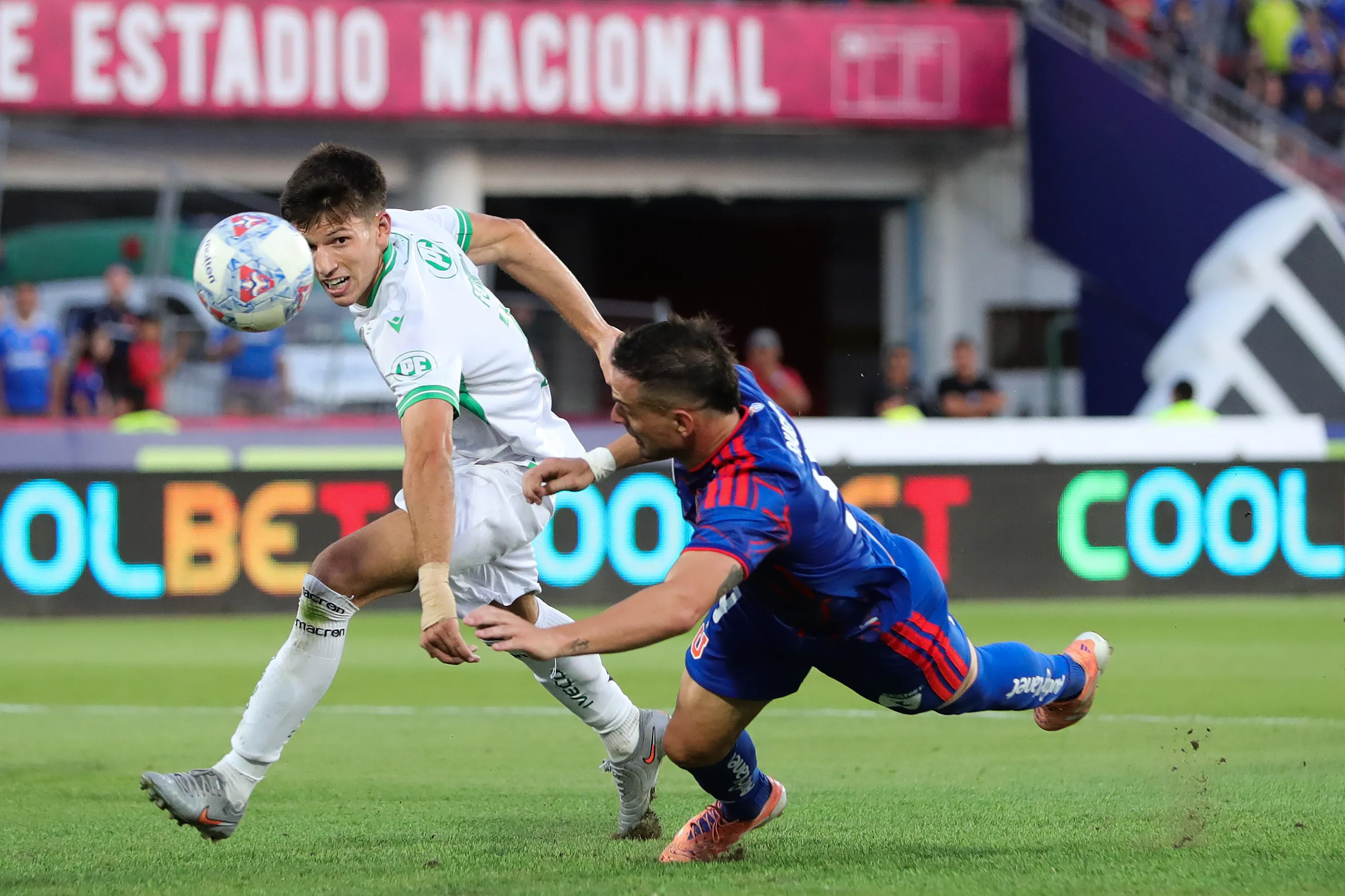 Octavio Rivero la da un nuevo dolor de cabeza a la U | FOTO: Felipe Zanca/Photosport