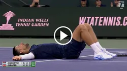La impactante imagen de Novak Djokovic exhausto en el suelo de Indian Wells.
