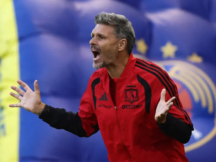 Joya de 16 años sorprende en el primer equipo de Colo Colo como parte de una nueva jugada de Ortiz