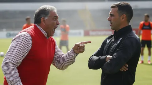 Reinaldo Sánchez le dejó un claro mensaje al DT del primer equipo Caturro. (Foto generada con IA)
