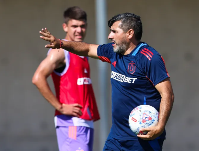 Jhon Valladares será el DT interino de la U este sábado ante Coquimbo Unido (@UdeChile)