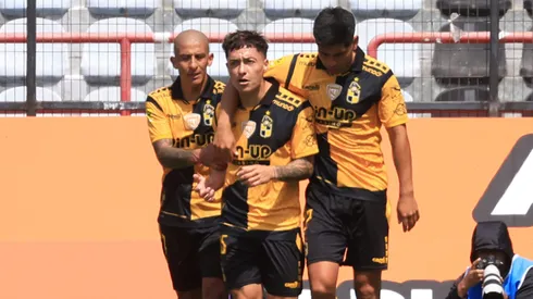 En Coquimbo le llaman la atención a Zavala por su festejo. (Foto: Eduardo Fortes/Photosport)