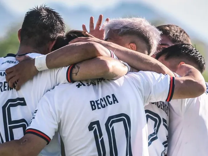 La crisis hunde a un histórico club del fútbol chileno que se quedó sin competencia este 2026