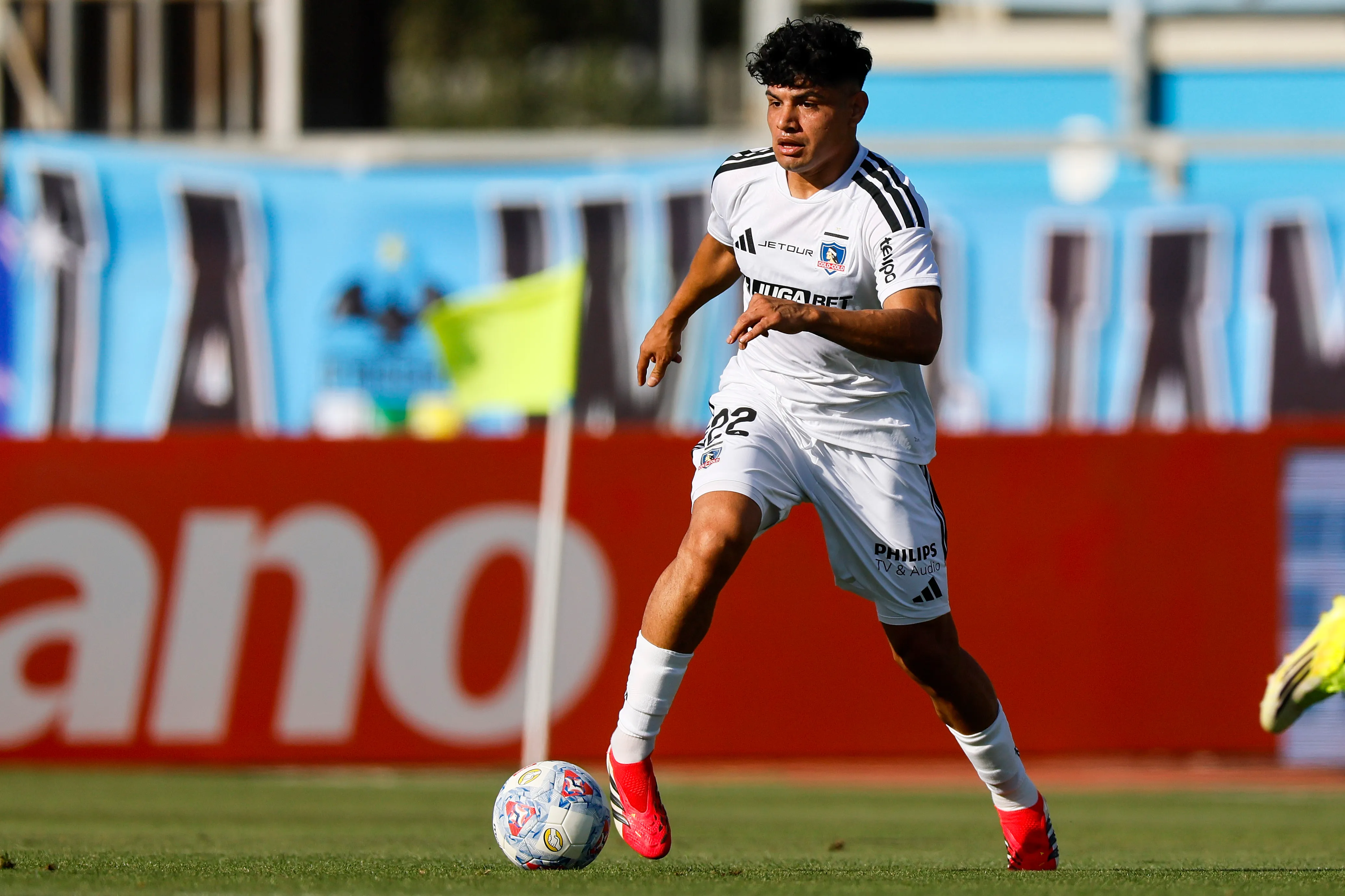 Pavblo Mouche recordó la gran campaña de Claudio Aquino en Vélez 2024. (Foto: Andrés Piña/Photosport)