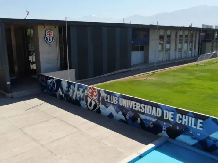 Viernes de humo en la U: Un candidato real, tres humos