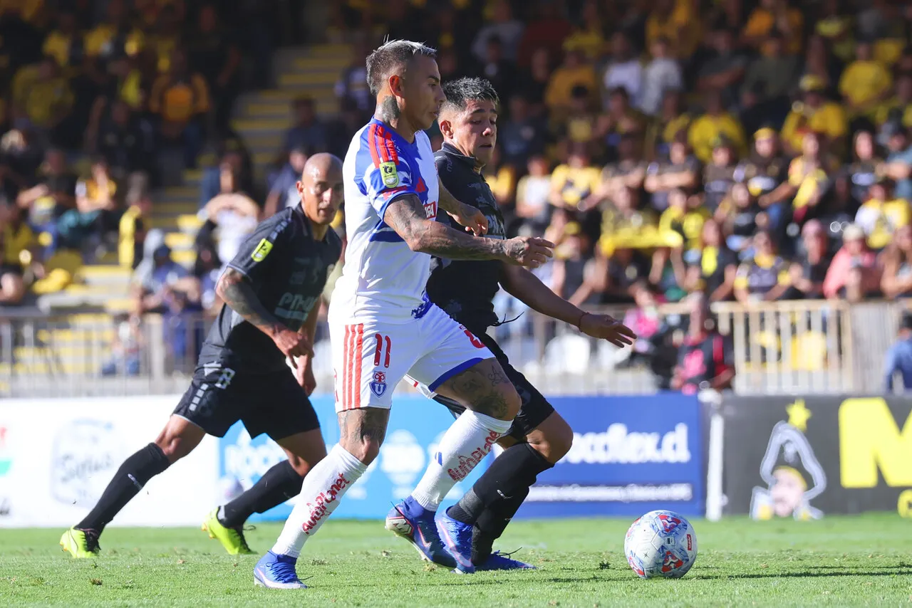 Los Azules lograron quedarse con los tres puntos ante los Piratas. (Foto: Photosport)