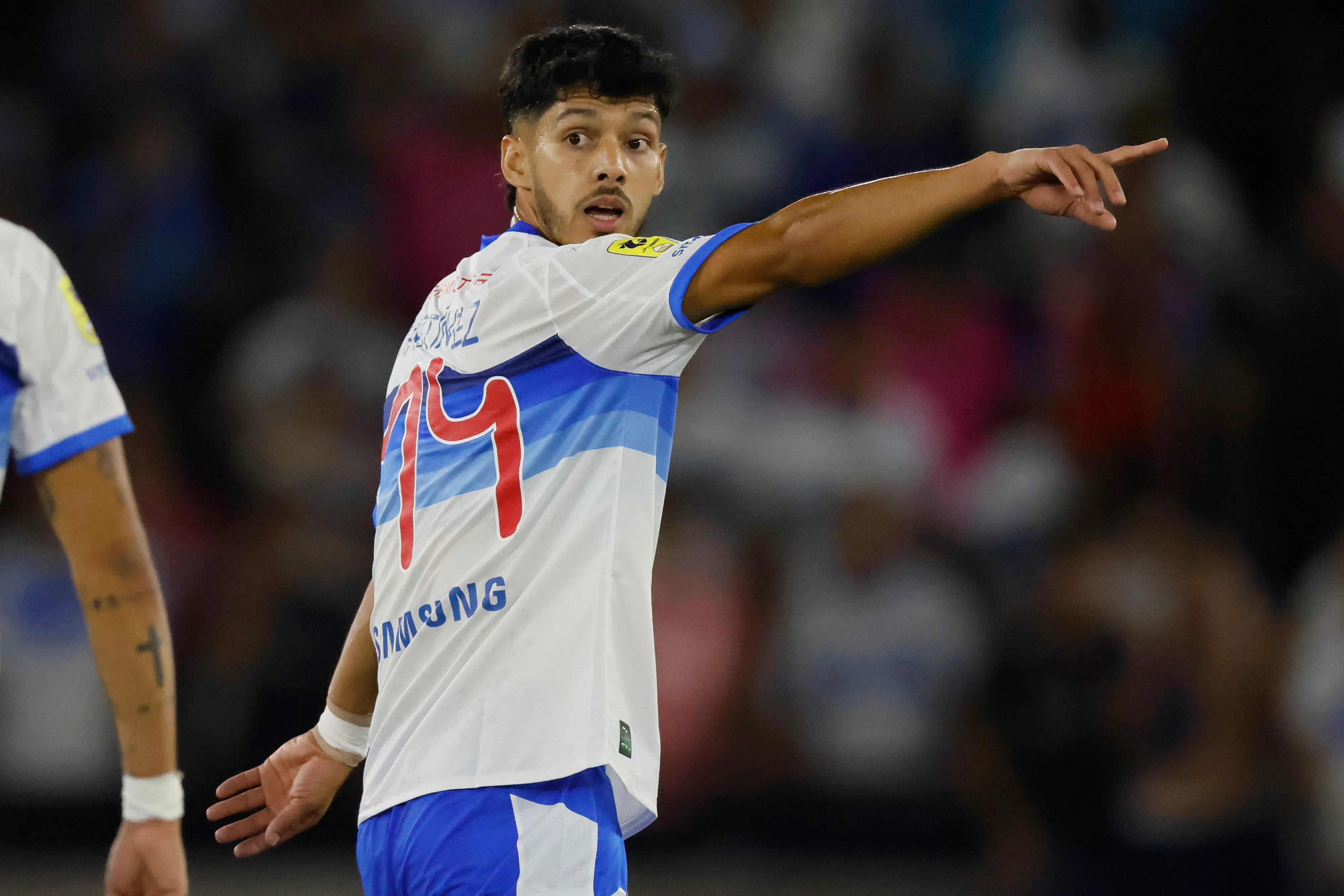 Jimmy Martínez elogiado en la UC