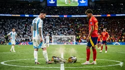 Argentina y España no jugarán la Finalissima (Imagen creada con IA).
