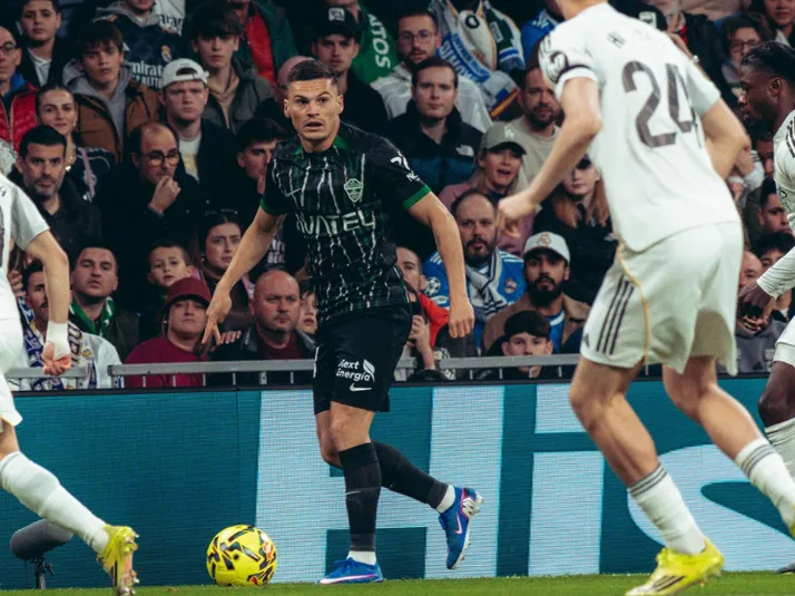 Lapidan a Lucas Cepeda en la derrota de Elche: "No consiguió nada..."