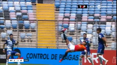 Patricio Rubio hizo un descomunal gol de chilena en Antofagasta.