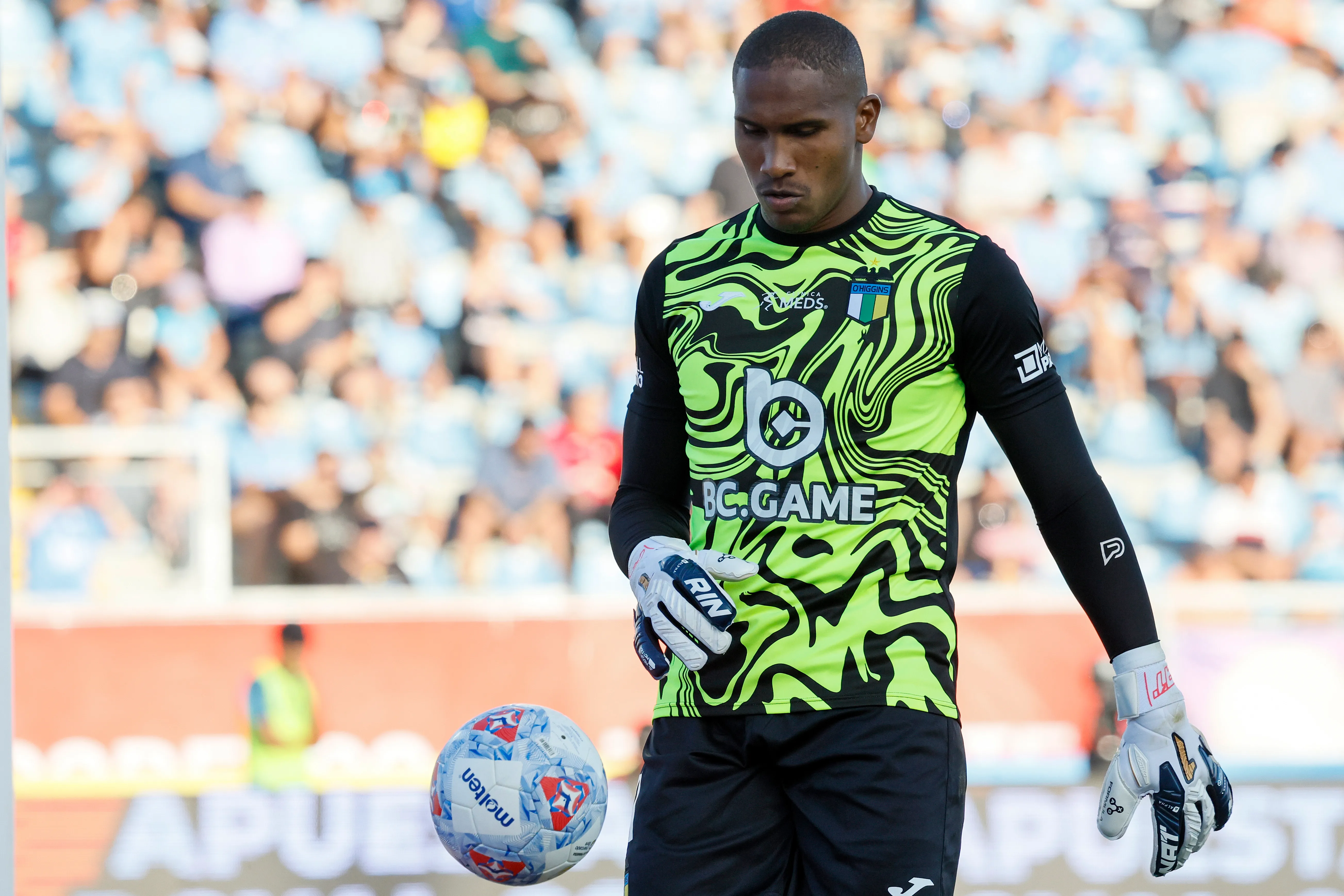 El arquero Omar Carabalí ha tenido una destacada temporada, siendo una de las figuras de O’Higgins | FOTO: Andres Pina/Photosport