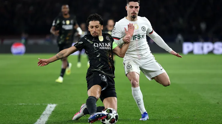 Marquinhos y Pedro Neto en la ida entre PSG y Chelsea.