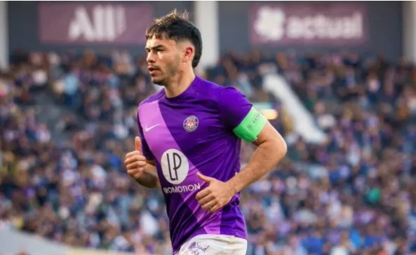 Gabriel Suazo como capitán de Toulouse.