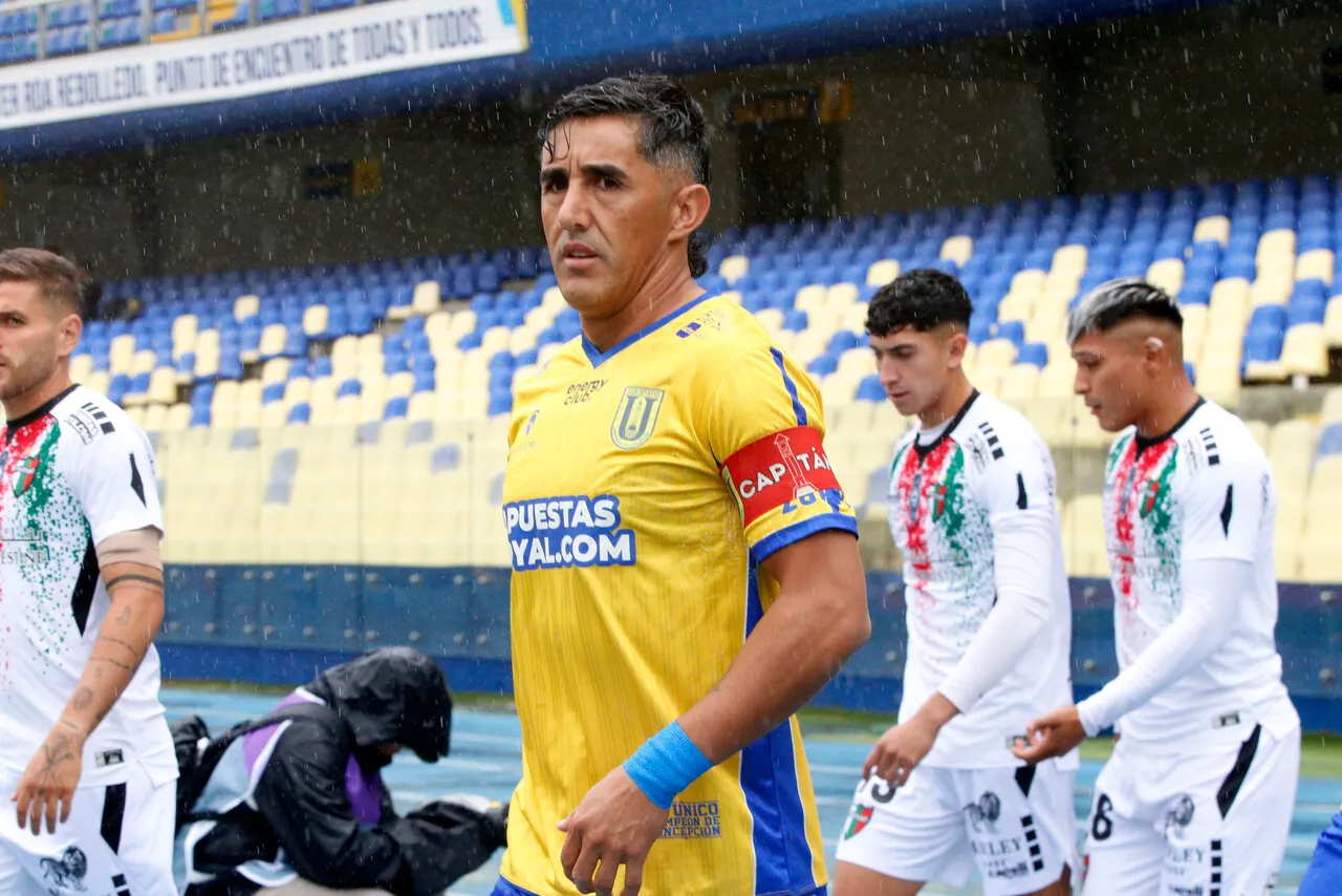 Osvaldo González presenció gratuitamente un incómodo momento en AC/DC. (Foto: Photosport)