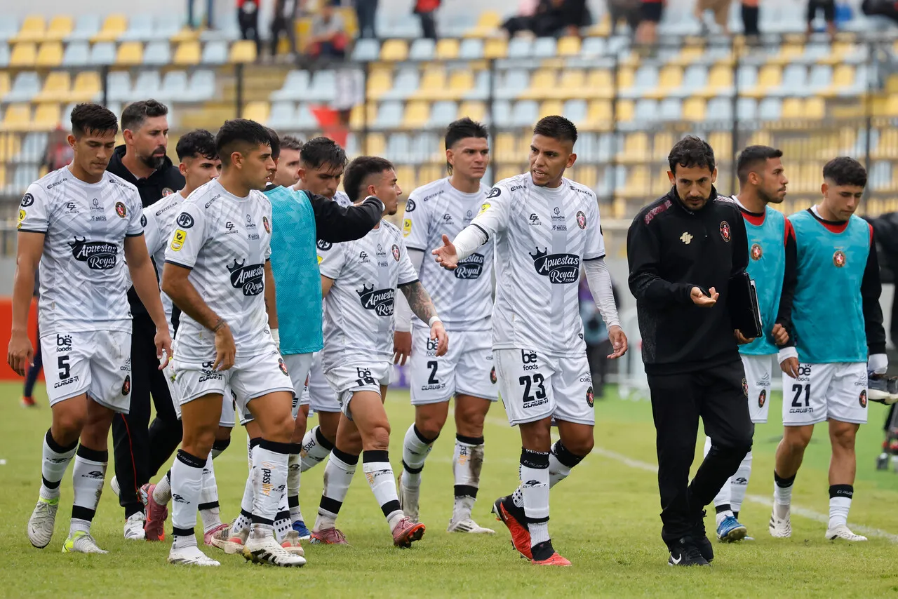 Deportes Limache está contra las cuerdas y podría sufrir resta de puntos. (Foto: Photosport)