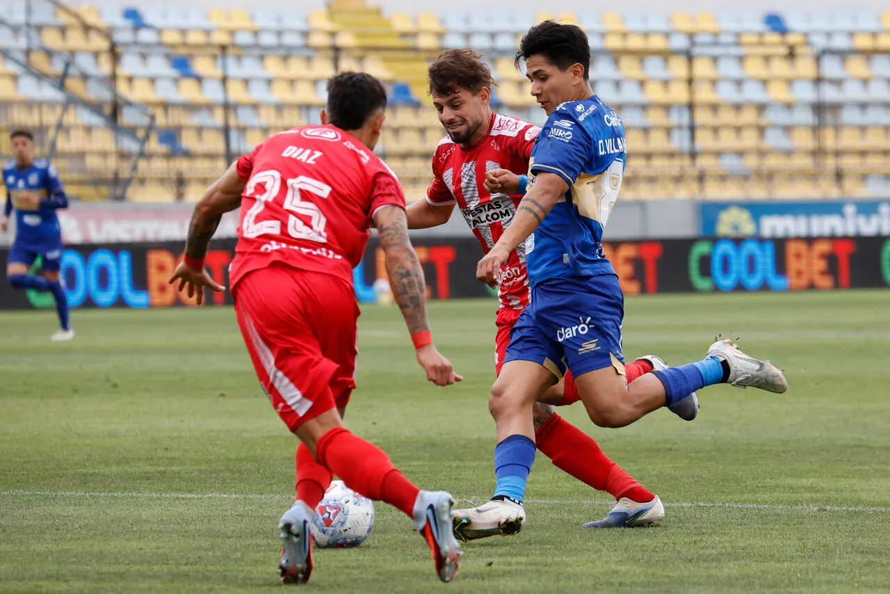 Villalpando quedó fuera en Everton por los próximos dos partidos. | Foto: Photosport