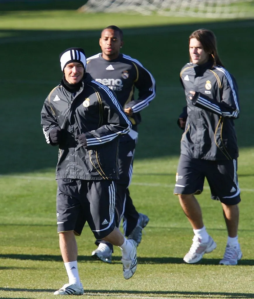 David Beckham junto a Fernando Gago y Robinho en un entrenamiento del Real Madrid en 2007. (Denis Doyle/Getty Images)