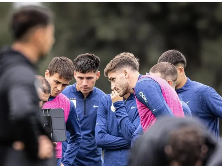 Llegó desde Uruguay a la U y vive una pesadilla en Primera B