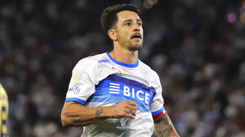 Fernando Zampedri festeja su gol en el empate 2-2 de la Universidad Católica ante Everton.