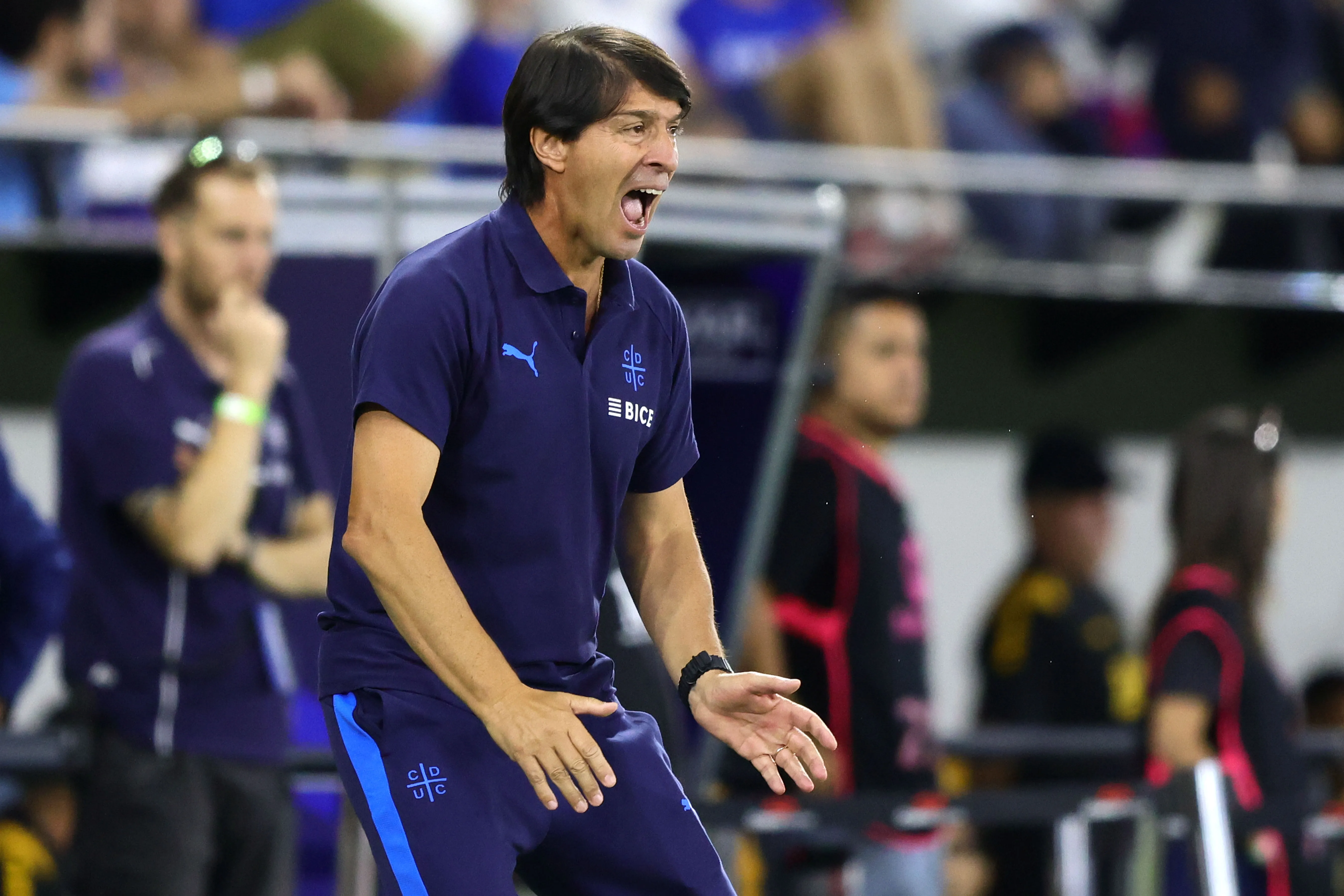 Daniel Garnero mira de reojo el debut de la UC en el certamen internacional | FOTO: Felipe Zanca/Photosport