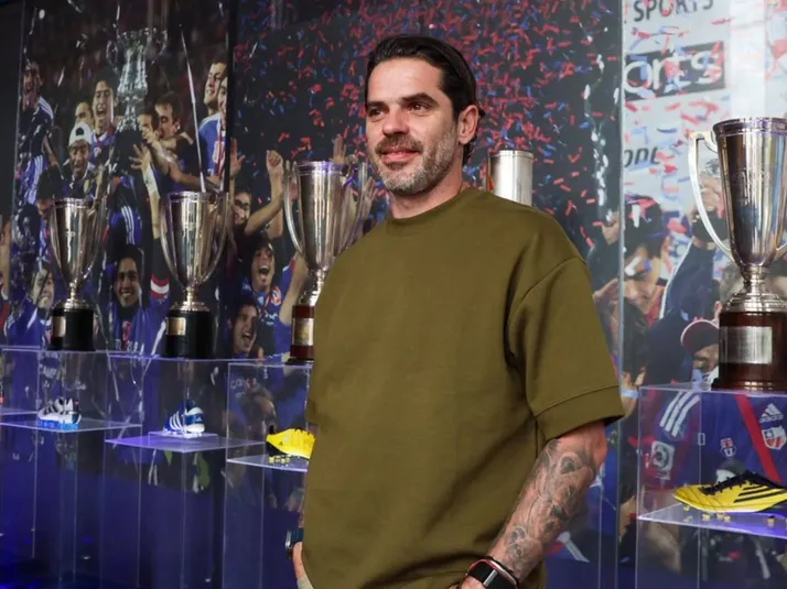 FOTOS: La U libera imágenes de las primeras horas de Gago como su nuevo DT