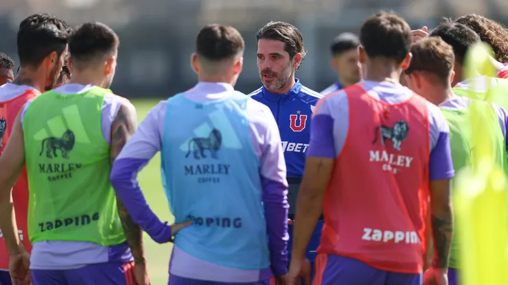 Fernando Gago ya se acercó al camarín de Universidad de Chile.