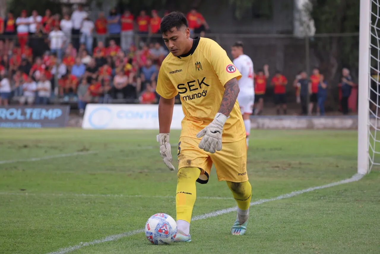 Julio Fierro no luce su mejor figura. | Foto: Photosport
