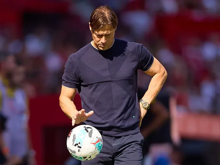 Alexis Sánchez y Gabriel Suazo se quedan sin DT en el Sevilla