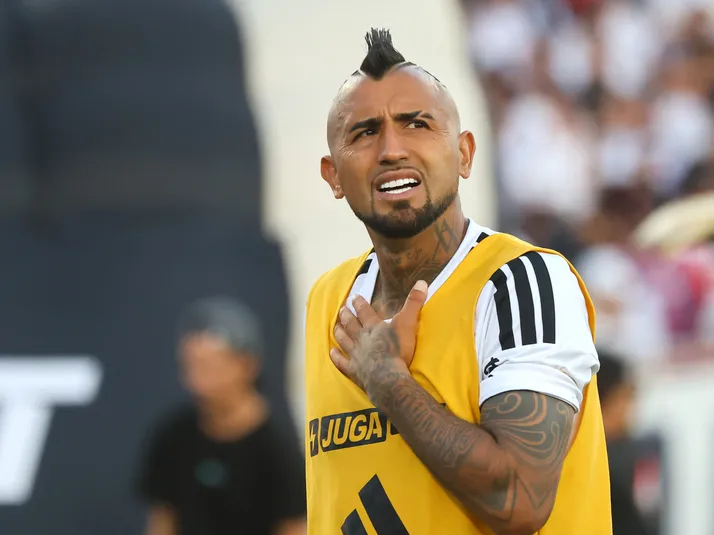 AHORA: En Colo Colo toman delicada decisión por la lesión de Arturo Vidal