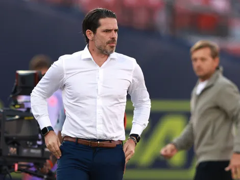 Amargo debut para Gago: la U cae ante La Calera, se lesionó Lucero y son colistas de su grupo