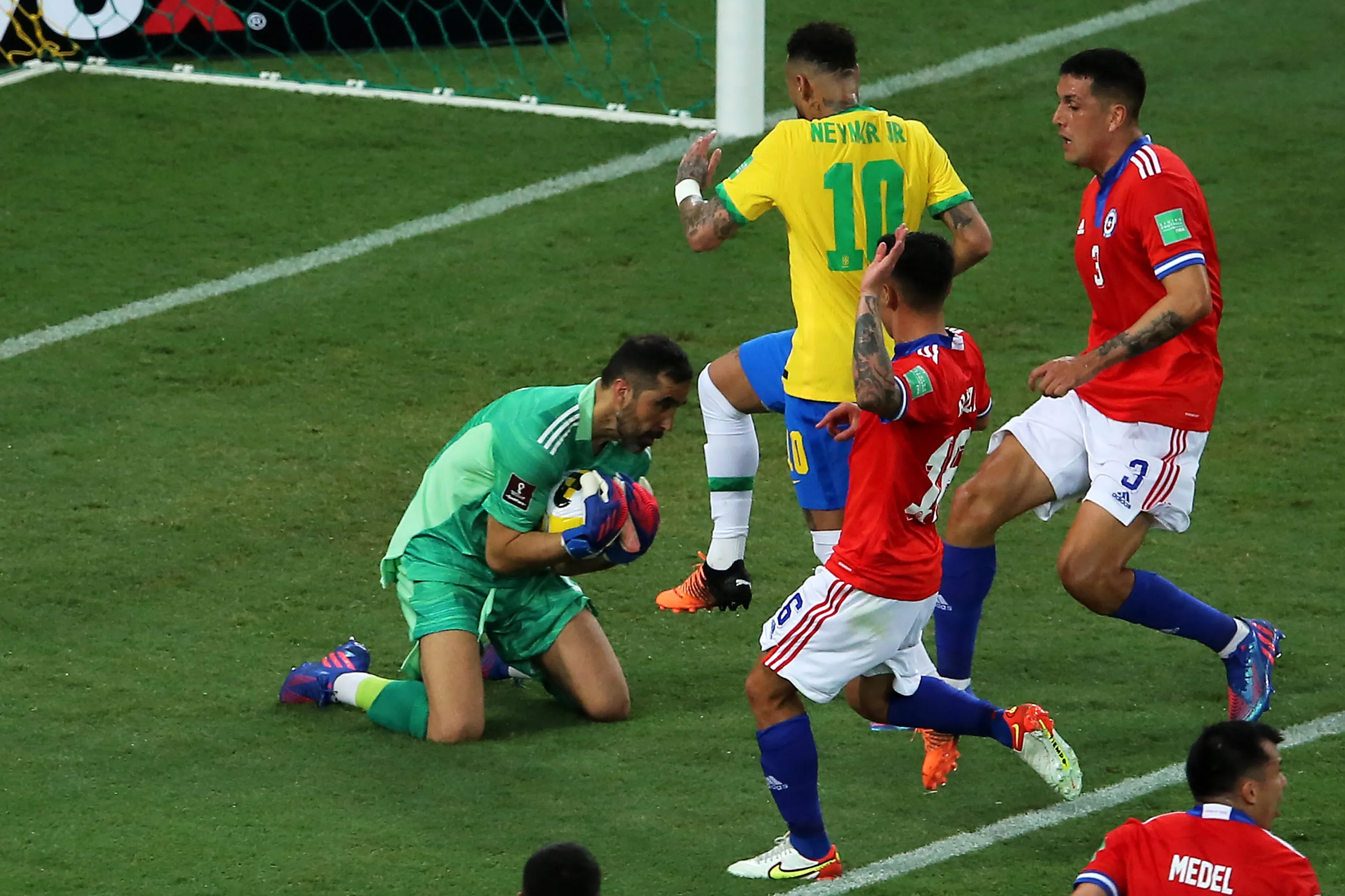 Ex jugadores de Inglaterra le caen con todo a Neymar