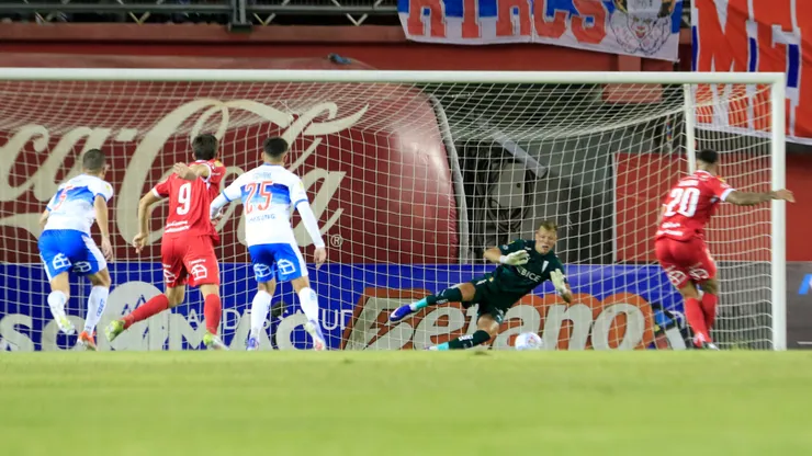Ñublense recibe a la UC por la Copa de la Liga.