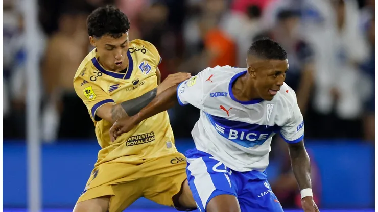 El empate entre la UC y Everton dejó una controversia.