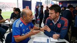 Héctor Tito Awad exige a un delantero. (Foto creada por IA)