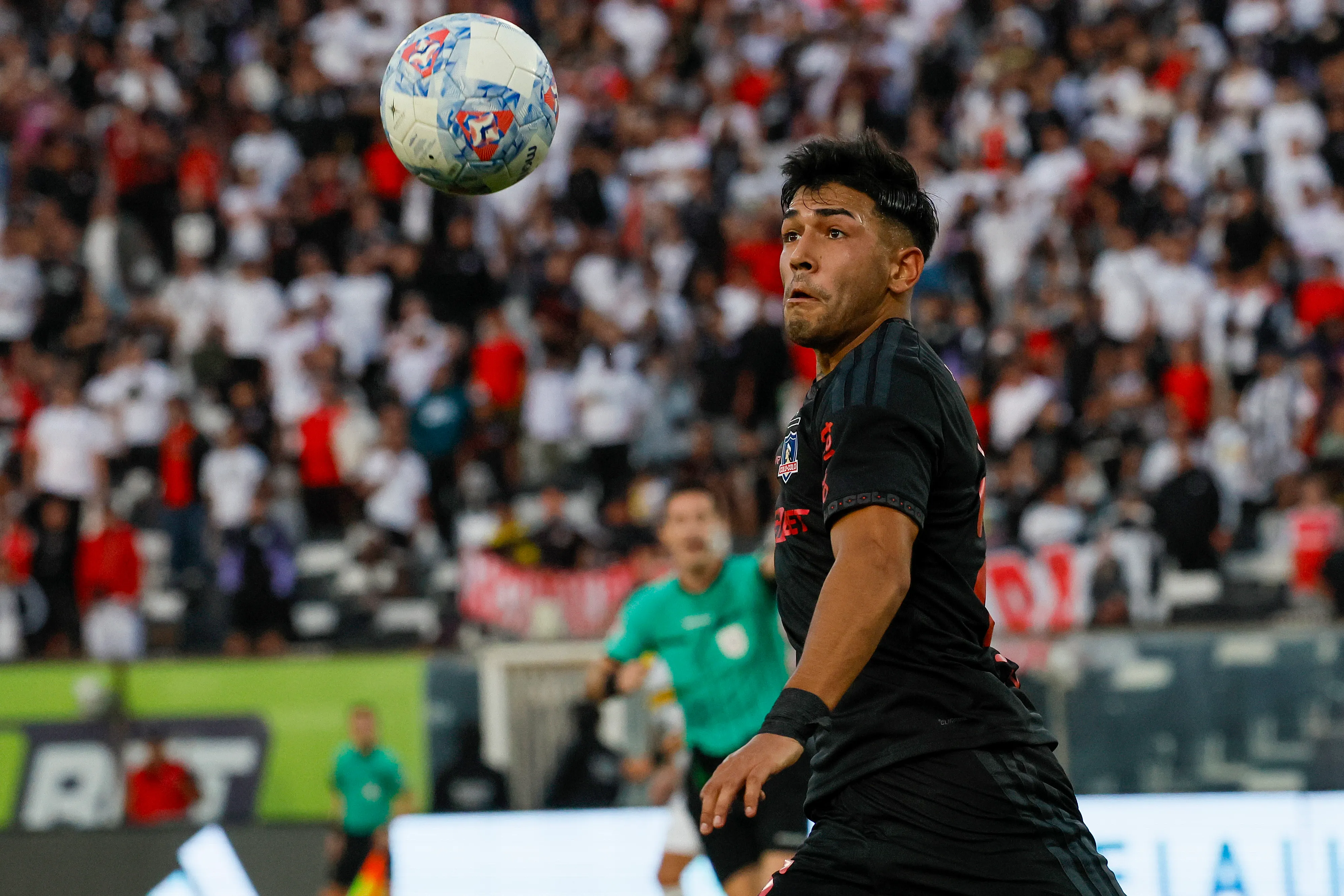 Cristóbal Ulloa juega en Universidad de Chile y su hermano, Diego, en Colo Colo. (Imagen: Photosport)