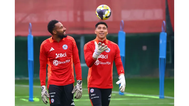 Alex Varas elige al arquero titular de la selección chilena.