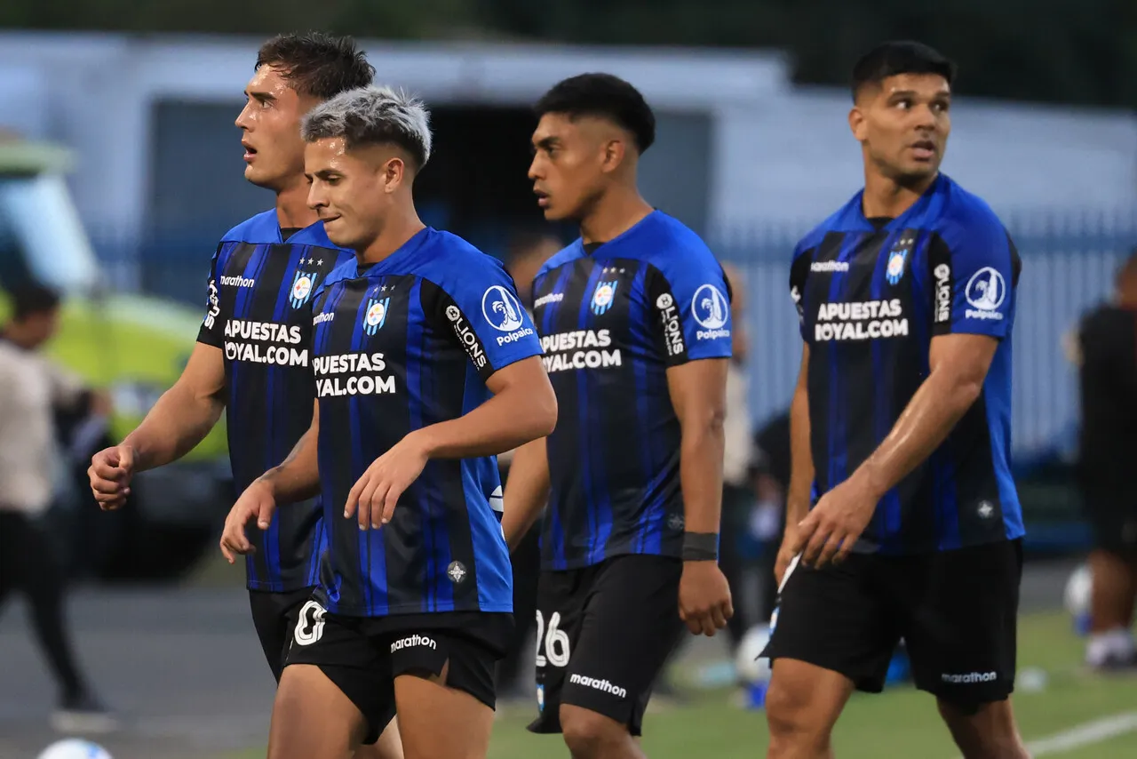 Huachipato sufre por culpa de sus hinchas. | Foto: Photosport