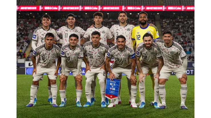 Los hinchas chilenos se la agarran con Darío Osorio.