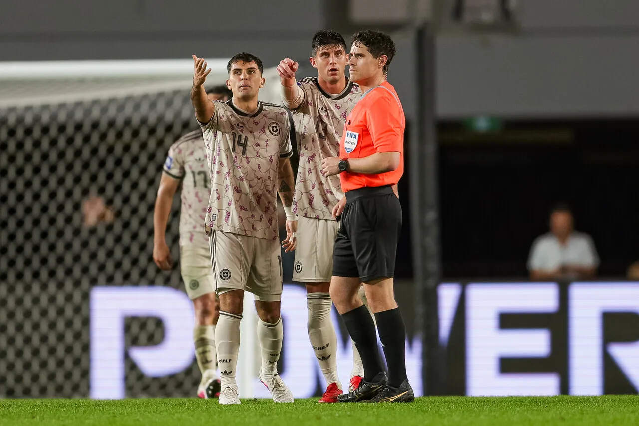 Chile sufrió ante Nueva Zelanda. | Foto: Photosport