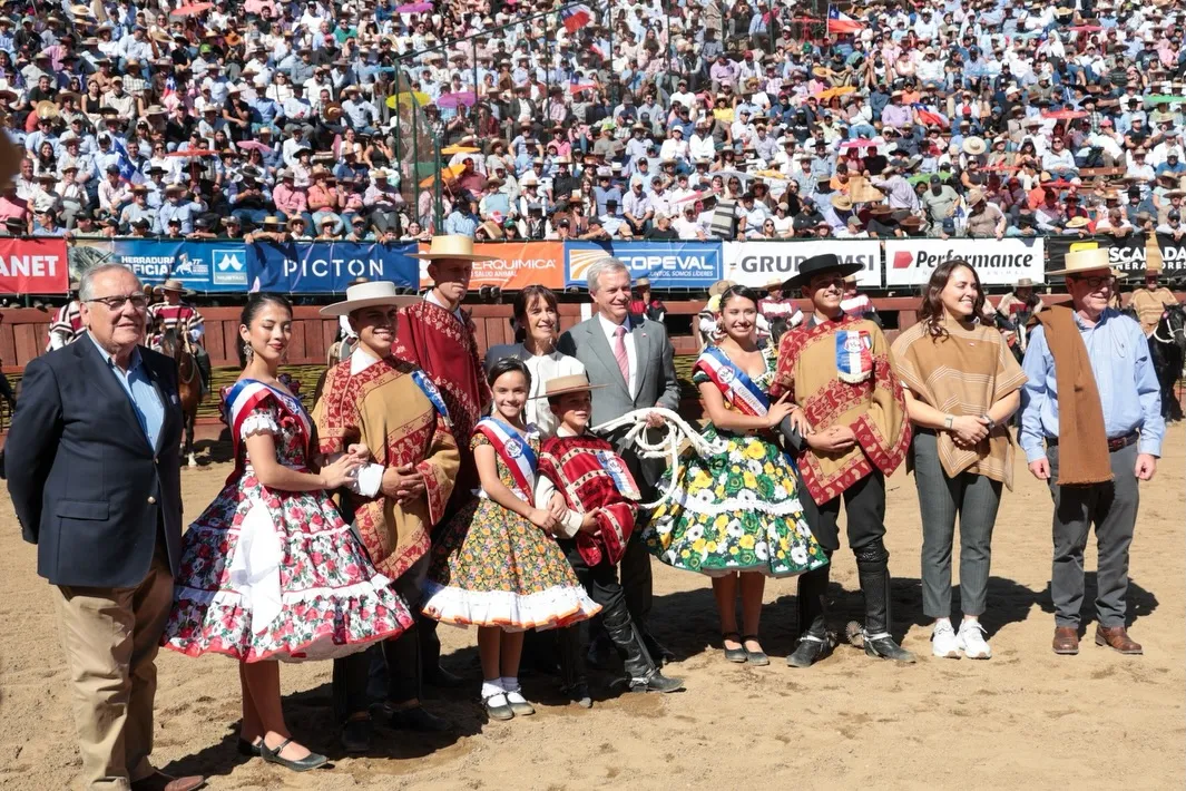 Natalia Ducó estuvo en el Campeonato Nacional de Rodeo junto al presidente José Antonio Kast. (Foto: Ministerio del Deporte)