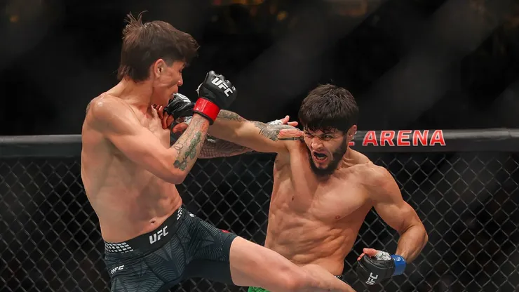 Sigue la indignación por polémica arbitral en la pelea de "La Jaula" Bahamondes (Photo by Mat Hayward/Getty Images)