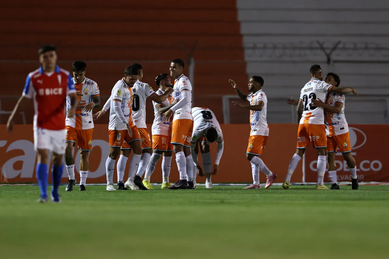 Cobresal y la UC se volverán a ver las caras | Foto: Photosport