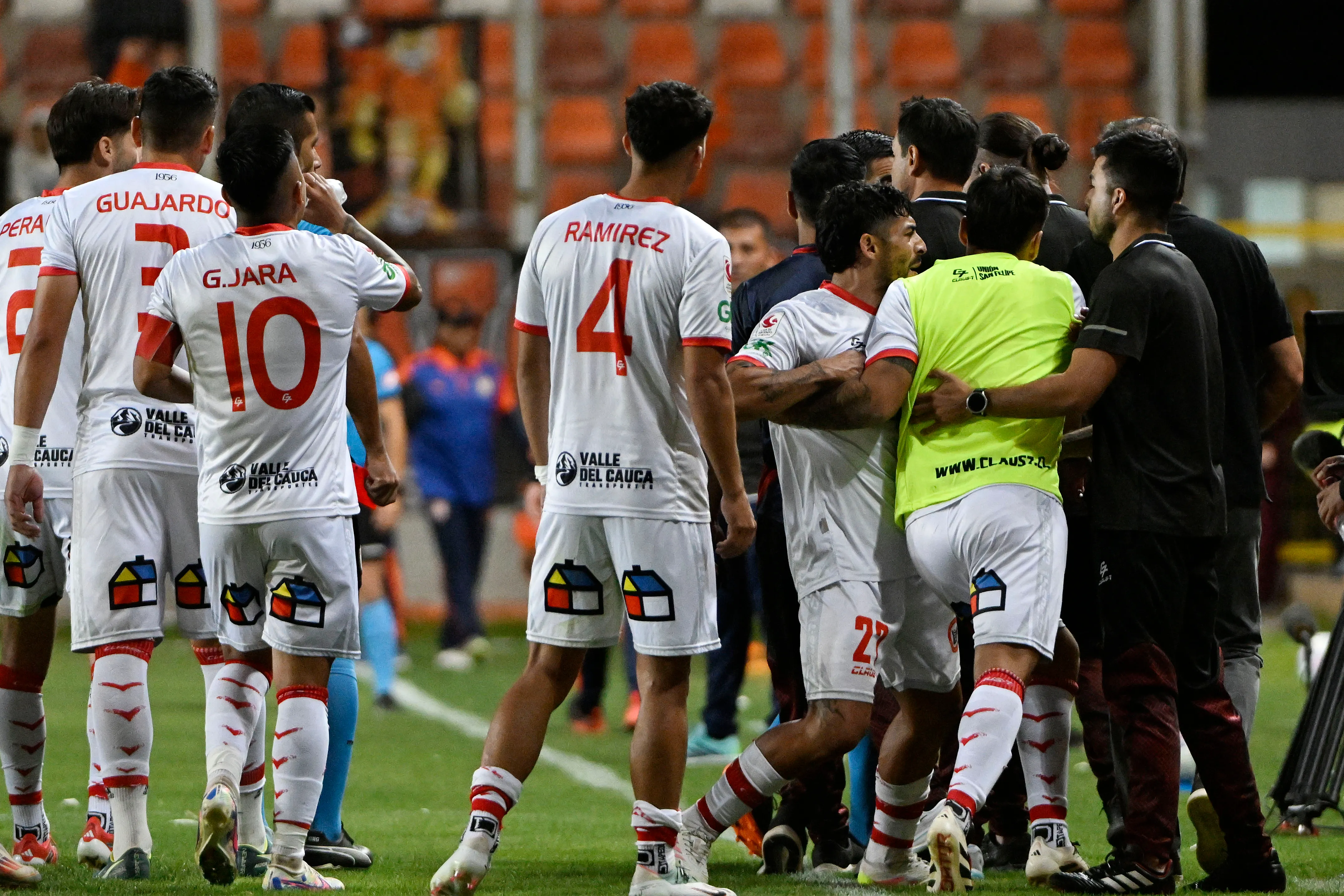 El momento de la tarjeta a Bairo Riveros