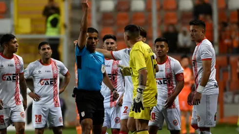 Unión San Felipe está muy molesto con el árbitro Rodrigo Carvajal.