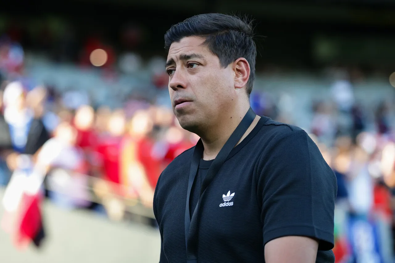 Córdova se mantendría como DT de La Roja. | Foto: Photosport