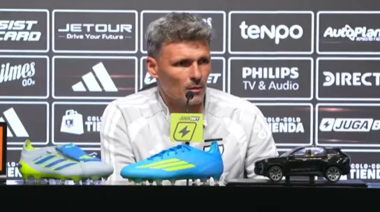 Fernando Ortiz en la conferencia de prensa de Colo Colo. (Foto: Captura)