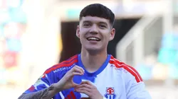 Arce le hace un queque a Gago.