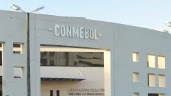 Conmebol presiona a Universidad Católica para que le entregue 2.000 tickets a Boca Juniors.