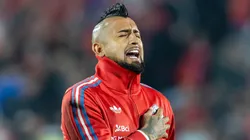 Arturo Vidal pega el aviso a Nicolás Córdova. (Foto: Photosport)