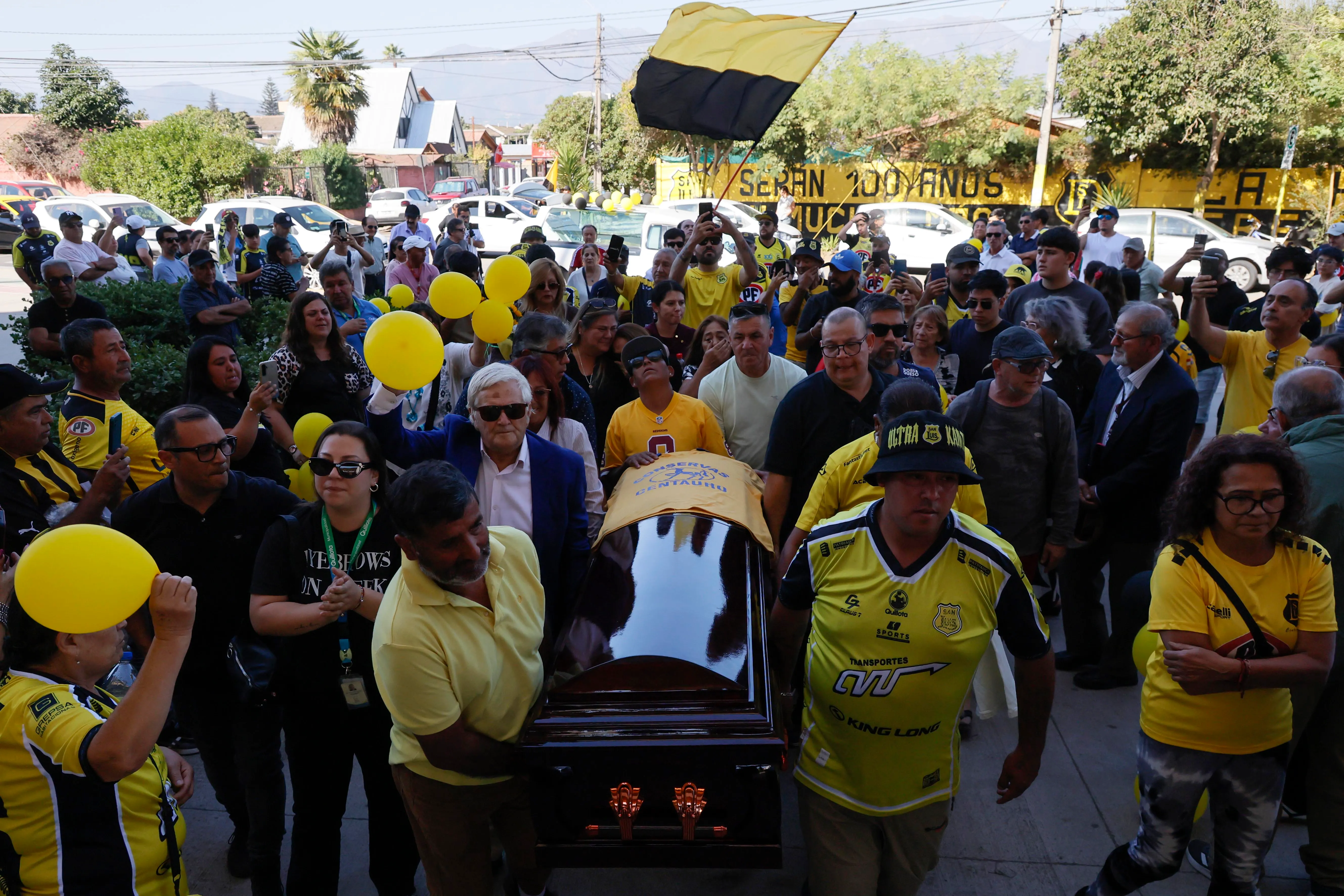 Hinchas de San Luis le dan el último adiós a su ídolo Víctor Pititore Cabrera